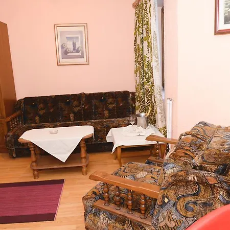 Guest house Beli Dvor *
